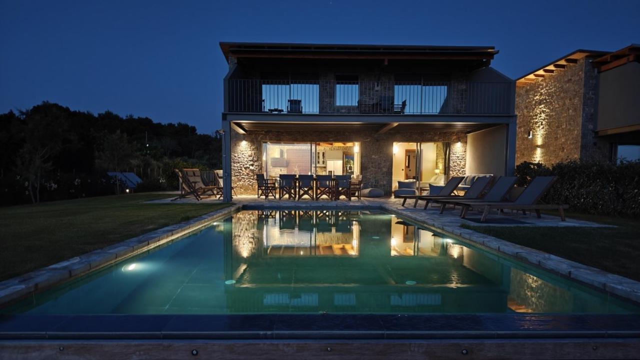 Real Life Homes Luxurious Seafront Villas Each With Their Own Private Pools Korakokhórion Exteriér fotografie