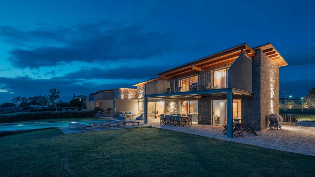 Real Life Homes Luxurious Seafront Villas Each With Their Own Private Pools Korakokhórion Exteriér fotografie