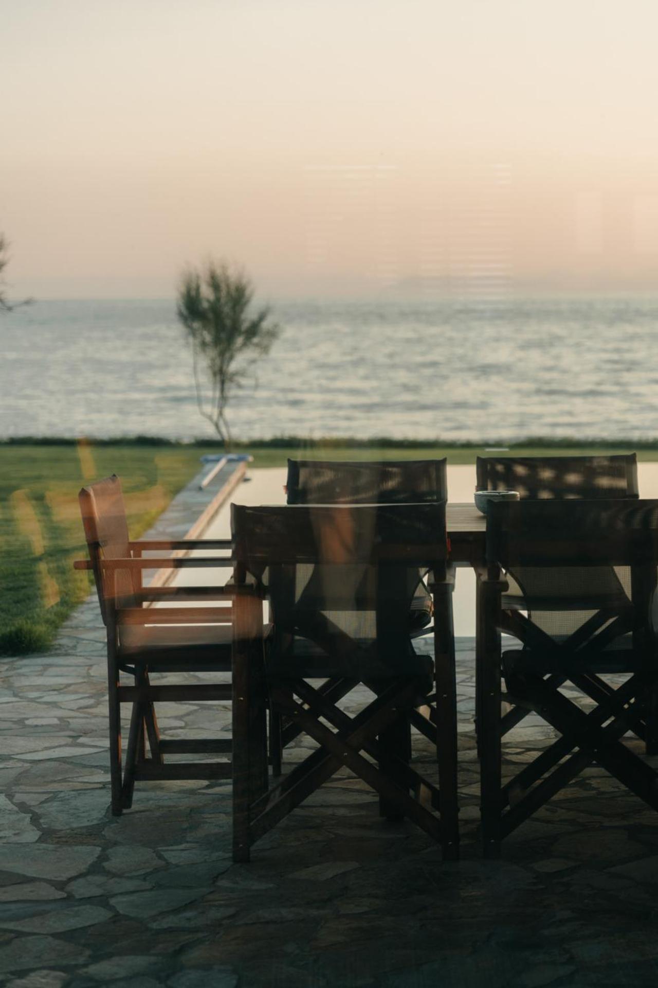 Real Life Homes Luxurious Seafront Villas Each With Their Own Private Pools Korakokhórion Exteriér fotografie